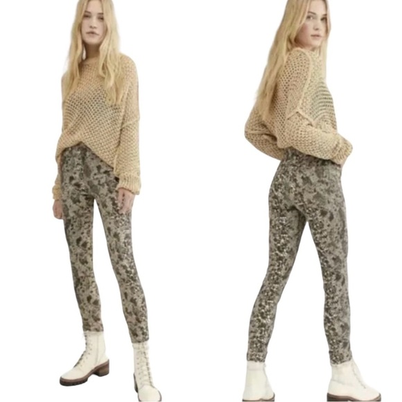 We The Free Faux Snakeskin Print Raw Hem Ankle High Rise Jeggings Sz.31 NWT - Picture 4 of 16